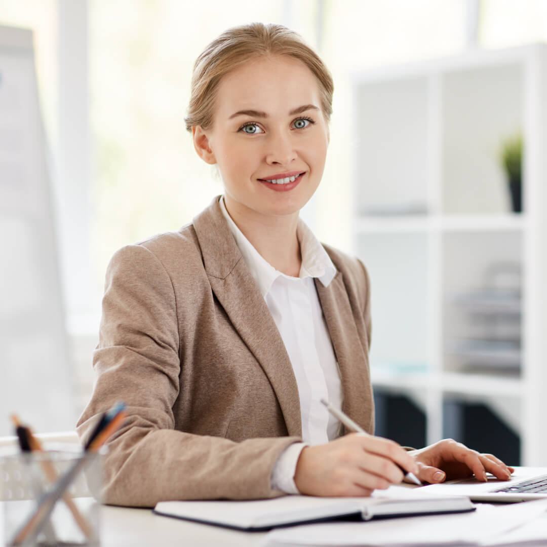 Nous recrutons ! Contrôleur(e) adjoint(e). Prenons la route ensemble. Le groupe automobile Desjardins.
